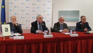 Siro López, el delegado de la Xunta, José Ramón Ónega, Darío Villanueva y Manuel González, en la presentación