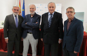 Darío Villanueva, Siro López, José Ramón Ónega y Manuel González, durante la presentación del libro.