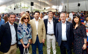 Rodríguez Miranda, con algunos de los participantes en la fiesta del Centro Gallego.