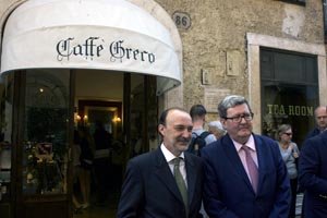 Jesús Gracia y Juan Manuel Bonet presidieron el acto en el Caffè Greco.