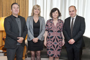 Pello Pellejero, Ana Ollo, María Ángeles Elorza y Gorka Álvarez, durante el encuentro.