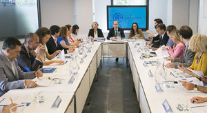 Ramón Moreno y Marina del Corral, en un momento de la reunión.