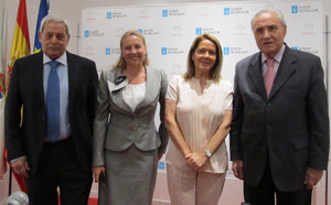 Los escritores Alfonso Palomares, Almudena Arteaga y Viruca Yebra y el delegado de la Xunta en Madrid, José Ramón Ónega.