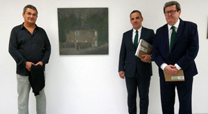 Miguel Galano, Vicente Domínguez y Juan Manuel Bonet, ante una obra del primero.