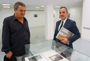 Miguel Galano y Vicente Domínguez, durante la inauguración de la exposición.