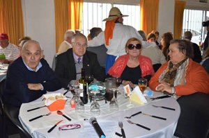 Vidal Hernández y Jesús Mosquera, junto a sus respectivas esposas, durante la celebración.