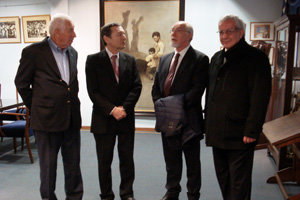 Mira Lema recorre la sede del Centro Galicia, junto al secretario de la Consejería, Juan Castellanos; el presidente del Centro, José Vila; y el vicepresidente 1º, Rafael Patiño.
