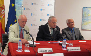 El secretario de Fagama, Fernando Gómez, el delegado de la Xunta y director de la Casa de Galicia, José Ramón Ónega, y el presidente de Fagama, Ovidio Cadenas