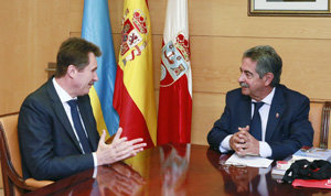 Miguel Ángel Revilla y Anatoly Scherba, durante el encuentro.