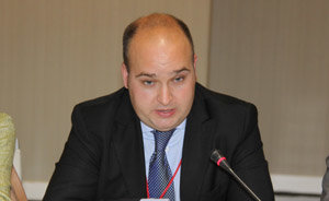Gorka Álvarez, durante su intervención en el Pleno del CGCEE.