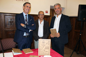 Antonio Couto, Luis Reimóndez y Valentín García, en la presentación de la obra.