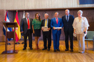 Carmelo González, junto a los galardonados.