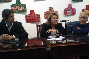 De izda. a dcha., Pablo Cáceres, Nidia Burgos y Ricardo López, durante la presentación.