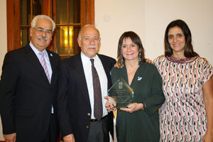 La presidenta, Florencia Calvo, y el vicepresidente, Néstor Seijas, del Centro Zamorano, posan junto a la presidenta, Julia Hernando, y el vicepresidente, Luis Jorge de Domingo, del Burgalés.