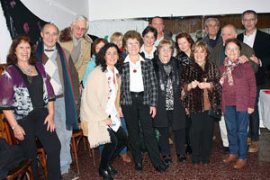 Los integrantes de la directiva y los dirigentes españoles que los visitaron posaron juntos.
