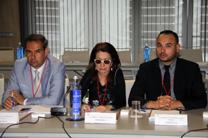 Manuel V. Rodríguez, con José A. Alejandro y María E.Cejas, en el último pleno del Consejo.