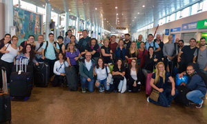 Los participantes en Escolas Abertas, a su llegada al aeropuerto de Vigo.