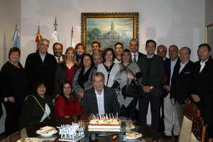 El embajador, autoridades diplomáticas españolas y gallegas y directivos de la casa.
