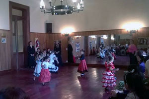 Los más pequeños, durante la clase abierta de danzas.