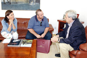 Paula Fernández, Feliciano Lucio Martínez y Rafael de la Sierra, durante la reunión.
