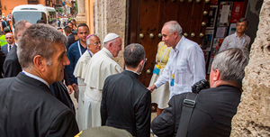 El Papa, a su llegada a la sede del Centro de Formación de la Cooperación Española.