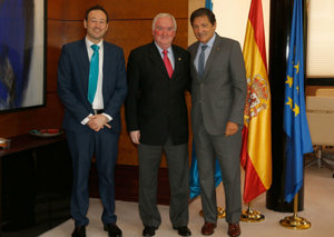 Guillermo Martínez, José Manuel Rodríguez y Javier Fernández, durante el encuentro.