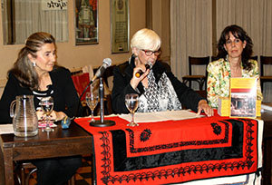 Liliana Fuentes, Cecilia Pérez de Micou y María Laura Casanueva, en la presentación del libro.