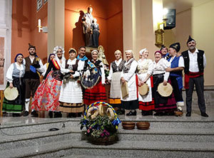 Algunos de los participantes en la fiesta en honor a la Santina.