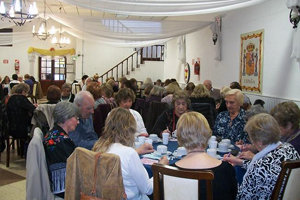 Asistentes al chocolate con churros organizado por la Federación.