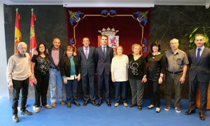 José Manuel Herrero, junto a los beneficiarios del programa Añoranza.