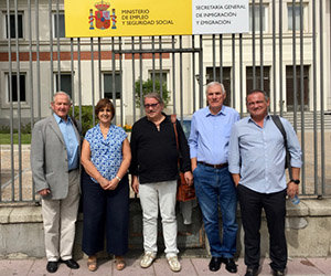 Yolanda Gómez, con los representantes de la Confederación Europea.