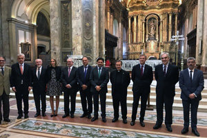 La fiesta comenzó a las 12 del mediodía con una misa celebrada en la catedral metropolitana.