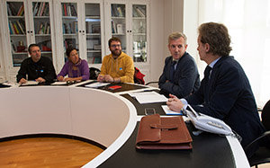 Alfonso Rueda y Jesús Gamallo, durante la reunión con representantes de las ONG.