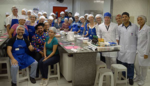 Alumnos del curso de cocina, durante una de las clases.