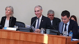 Francisco Conde, durante su comparecencia en la Comisión del Parlamento de Galicia.