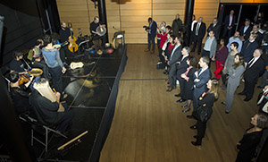 La comitiva vasca escucha el concierto ofrecido por Barrokensamble.