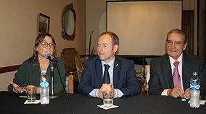 Julia Hernando, Alberto Bosque y Pedro Bello, en el Centro Burgalés de Buenos Aires.
