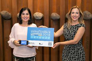 Rosa Dávila, durante la entrega de los Presupuestos en el Parlamento.