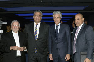 Monseñor Aldo Giordano, nuncio apostólico; Jesús Silva Fernández, embajador de España; Adolfo Suárez Illana y Vladimir Villegas Poljak.