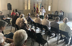 Rodríguez Miranda, durante la reunión con los representantes de las sociedades gallegas en Cuba.