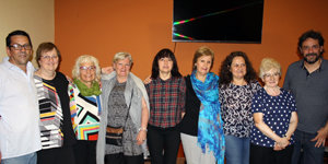 Ana Domínguez y Ángel Rueda posan junto a integrantes del Terzo da Fala.