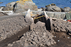 Obras de recuperación de la mámoa de Guidoiro Areoso.