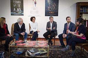 Un momento de la reunión entre los miembros del Gobierno canario y los canarios nominados a los Goya en los últimos años.