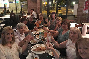 Miembros de la Comisión, durante la cena para recibir el Año Nuevo.
