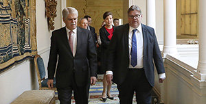 Alfonso Dastis y TImo Soini, durante su encuentro.