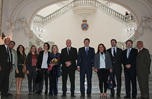 Rafael Catalá, junto con dirigentes de las sociedades españoles en Cuba, en el Centro Gallego de La Habana.