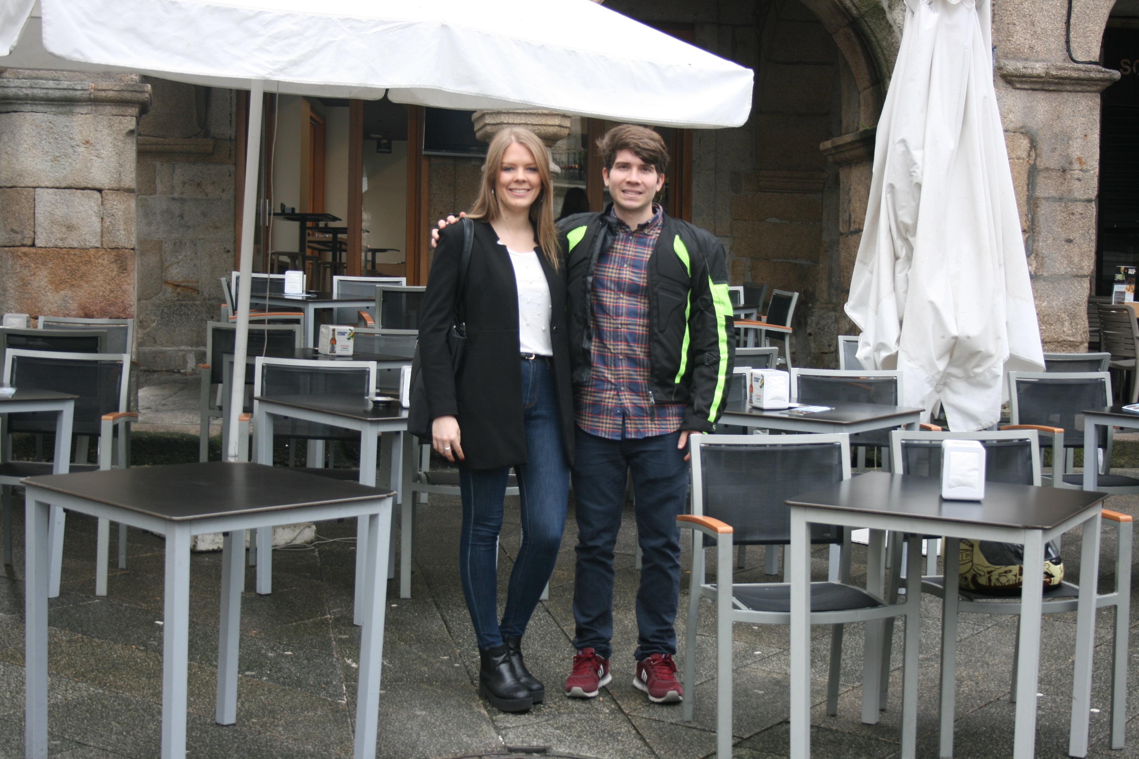 Mayte y Juan Carlos, en la viguesa plaza de la Constitución.