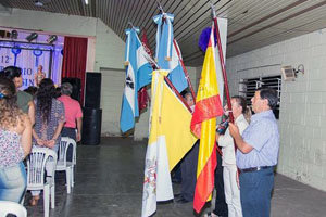 La entidad española participó con su bandera de ceremonias de los festejos.