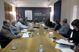 De Santiago-Juárez presidió la reunión con las asociaciones de memoria histórica.