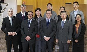 Núñez Feijóo y Francisco Conde, junto con la delegación china que visitó Galicia.